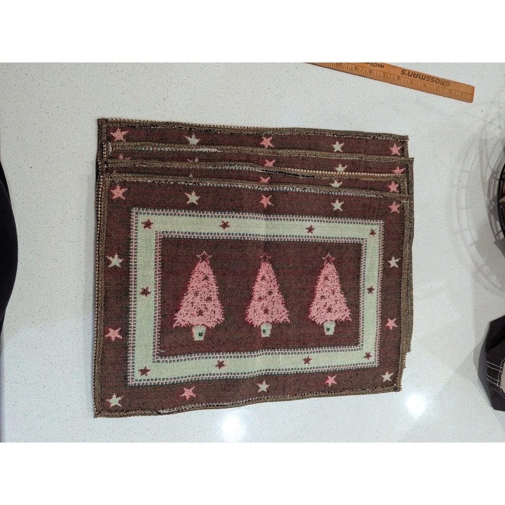 Holiday Style Tapestry Placemat Set Cream Christmas Tree 4-Piece 13x19 NEW